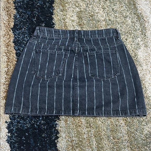 Pacsun Junior's Size 26 or 3 Pacsun Black Denim with White Strips GUC - Picture 2 of 8